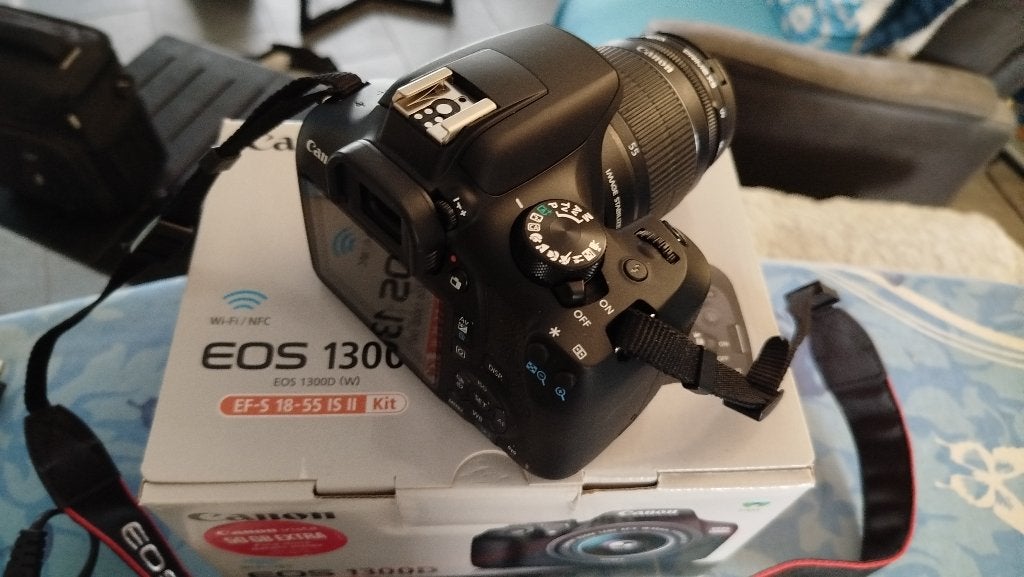 Canon 1300D incl. Lens 18-55mm Ii IS, Spiegelreflex, Canon, Ophalen of Verzenden, Zo goed als nieuw
