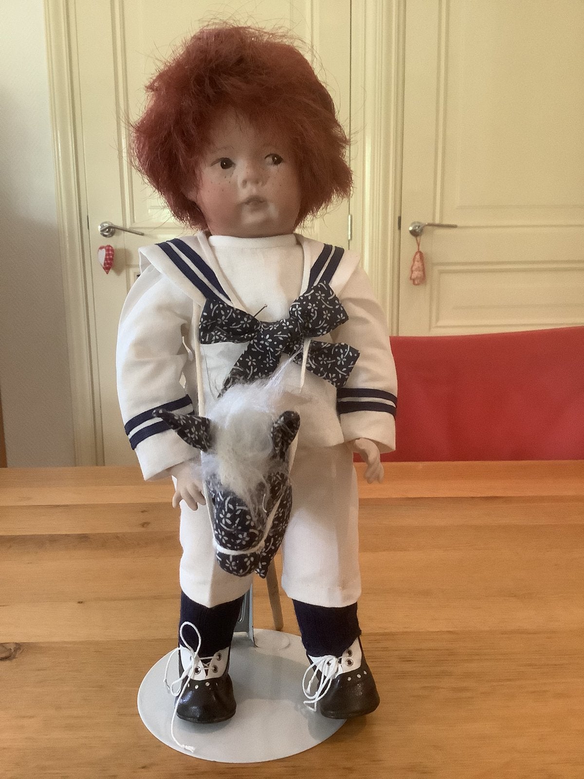 Ute Kase. De poppenreiter 34 cm porselein.   8/86., Ophalen of Verzenden, Zo goed als nieuw, Pop