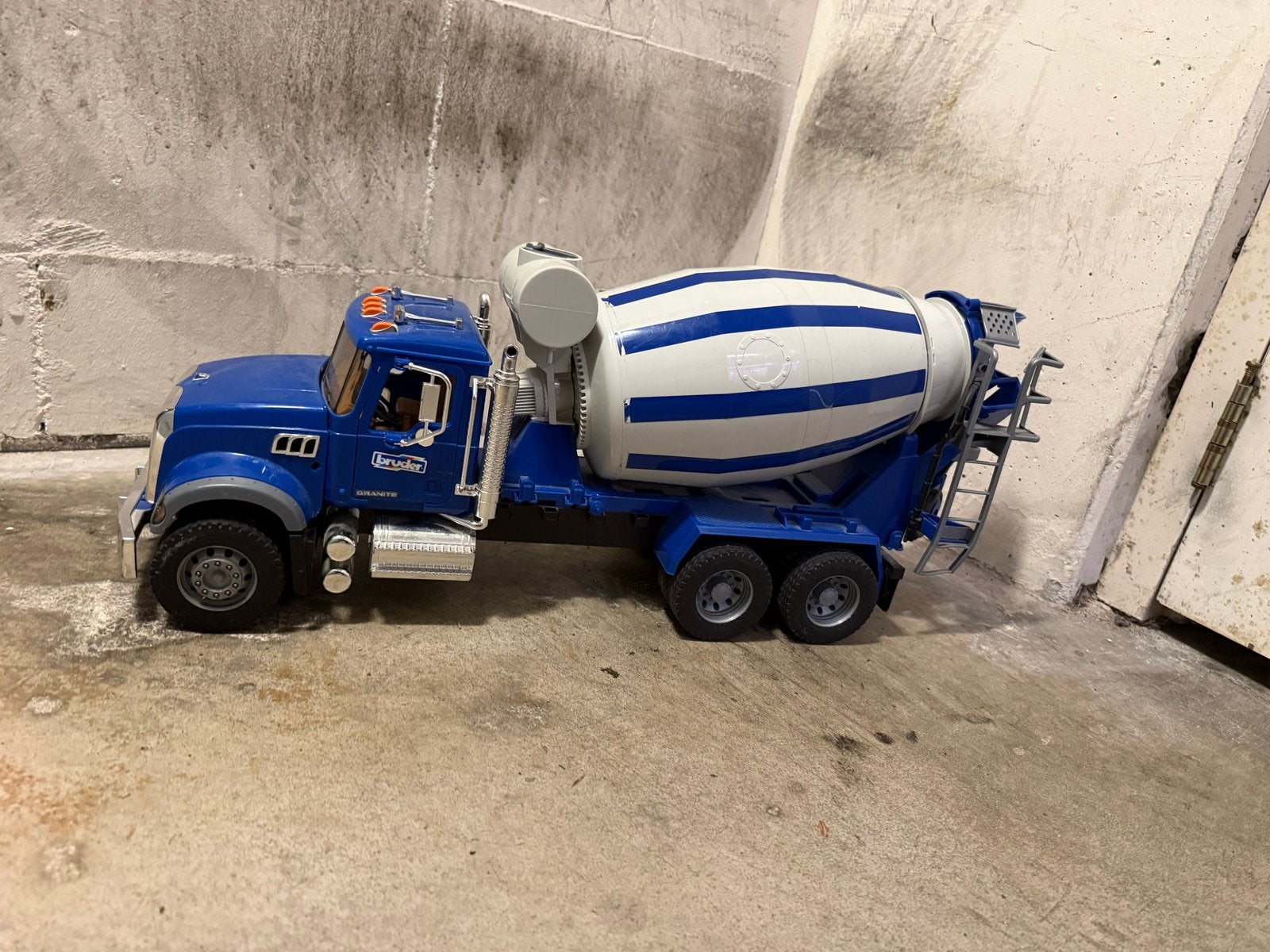 Bruder cementwagen - Blauwe Mack vrachtwagen, Ophalen, Gebruikt