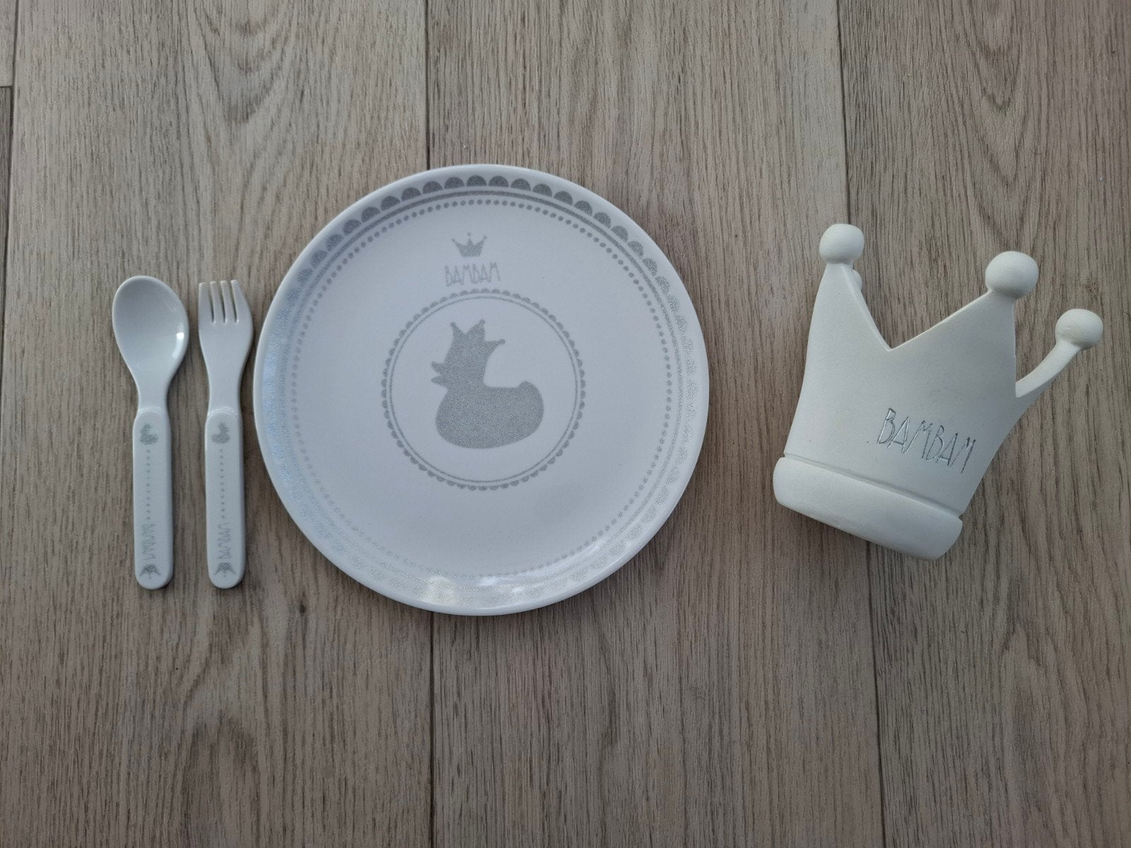 BamBam bord, bestek en spaarpot wit/zilver, Ophalen of Verzenden, Zo goed als nieuw
