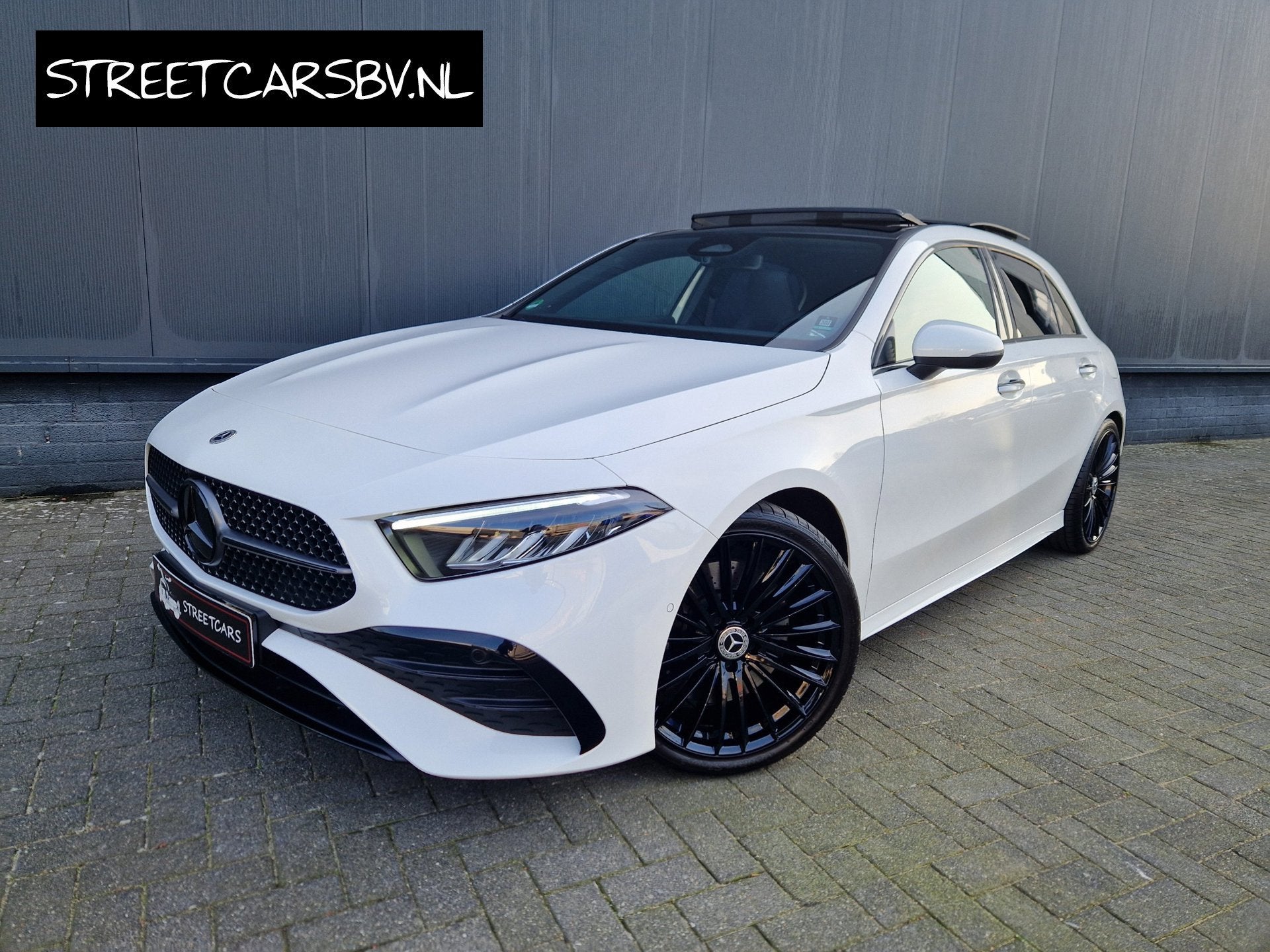 Mercedes-Benz A-klasse 250 4MATIC AMG Facelift /Led /Pano /D, Auto's, Mercedes-Benz, Automaat, 4 cilinders, Wit, 14 km/l