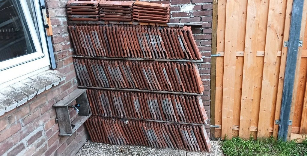 dakpannen gratis, Doe-het-zelf en Verbouw, Ophalen, Steen of Klei, Dakpannen, Rood