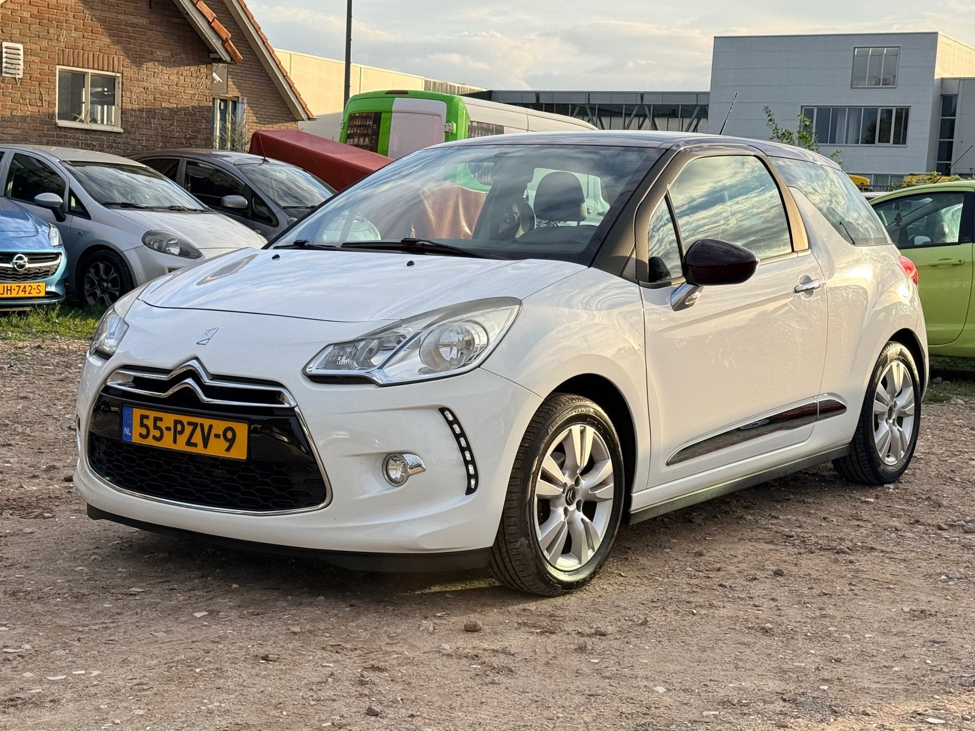 Citroen DS3 1.4 Chic/ LED/ VELGEN/ SCHERM, Auto's, Voorwielaandrijving, Euro 5, Startonderbreker, Wit