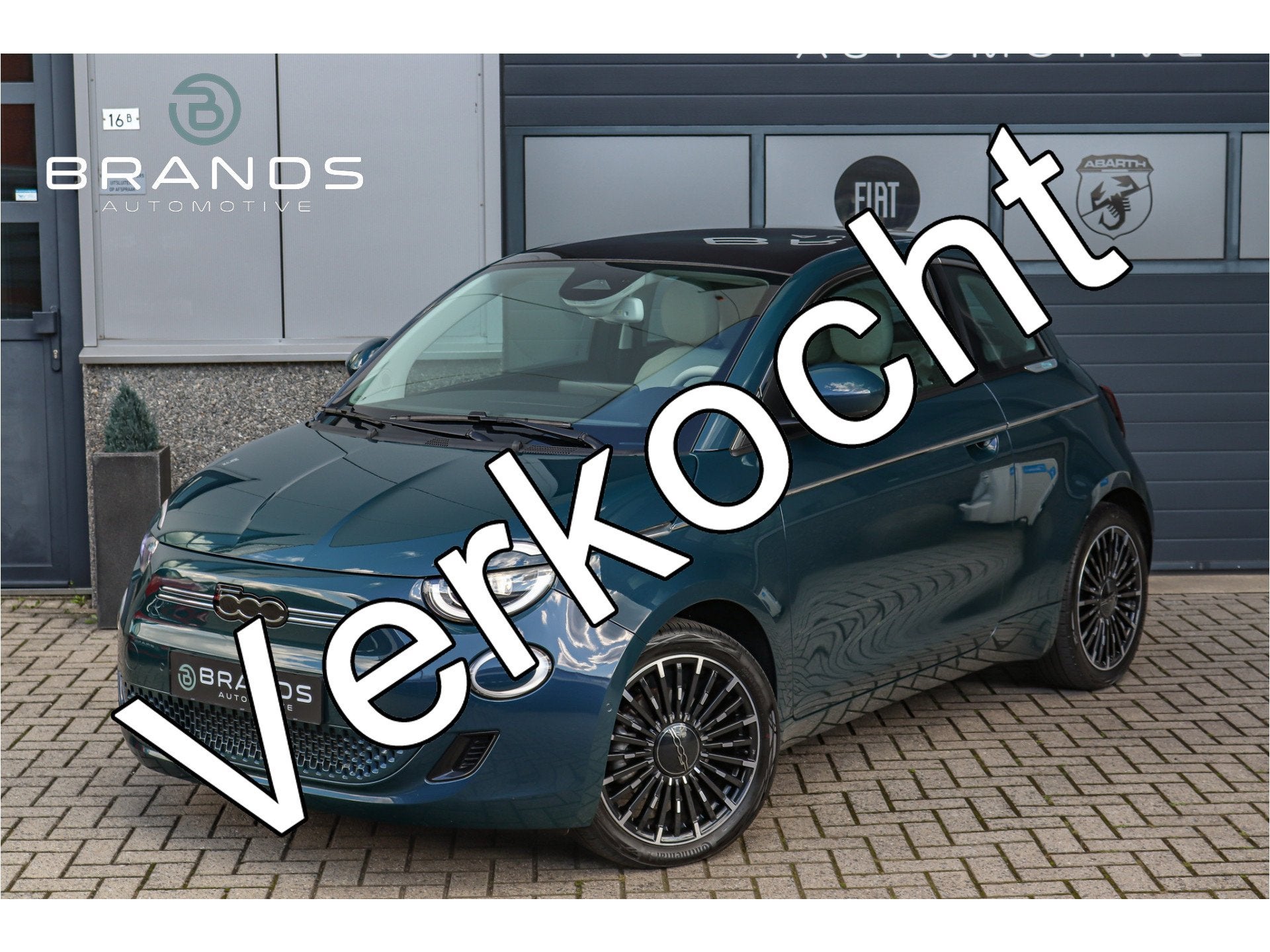 Fiat 500E La Prima 42 kWh 1e eig Full option 118PK Garantie, Auto's, Dealer onderhouden, Gebruikt, Met garantie (alle), 4 stoelen