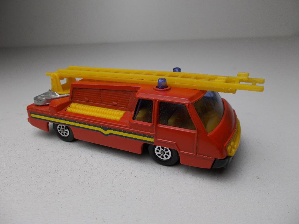 1975 Corgi Toys 703 HI-SPEED FIRE ENGINE I.g.st. (-B-), Ophalen of Verzenden, Zo goed als nieuw, Bus of Vrachtwagen, Corgi