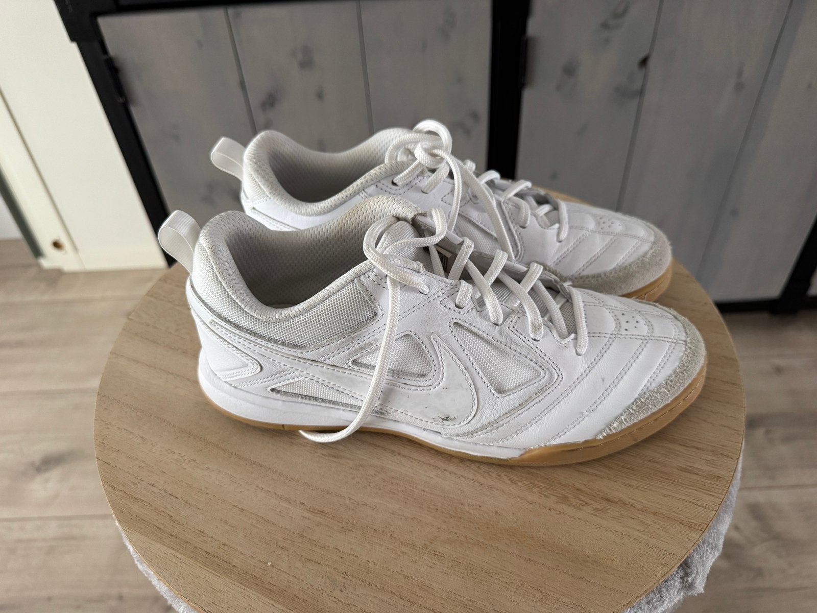 NIKE ZAALVOETBALSCHOEN MAAT 39, Ophalen of Verzenden, Zo goed als nieuw, Sneakers of Gympen