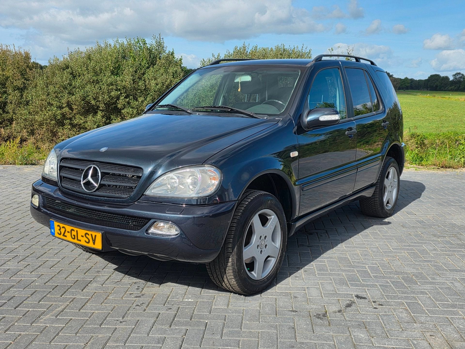 Mercedes-Benz M-klasse 320 YOUNGTIMER 225.000km NAP!, Auto's, Gebruikt, 138 €/maand, 2020 kg, Zwart