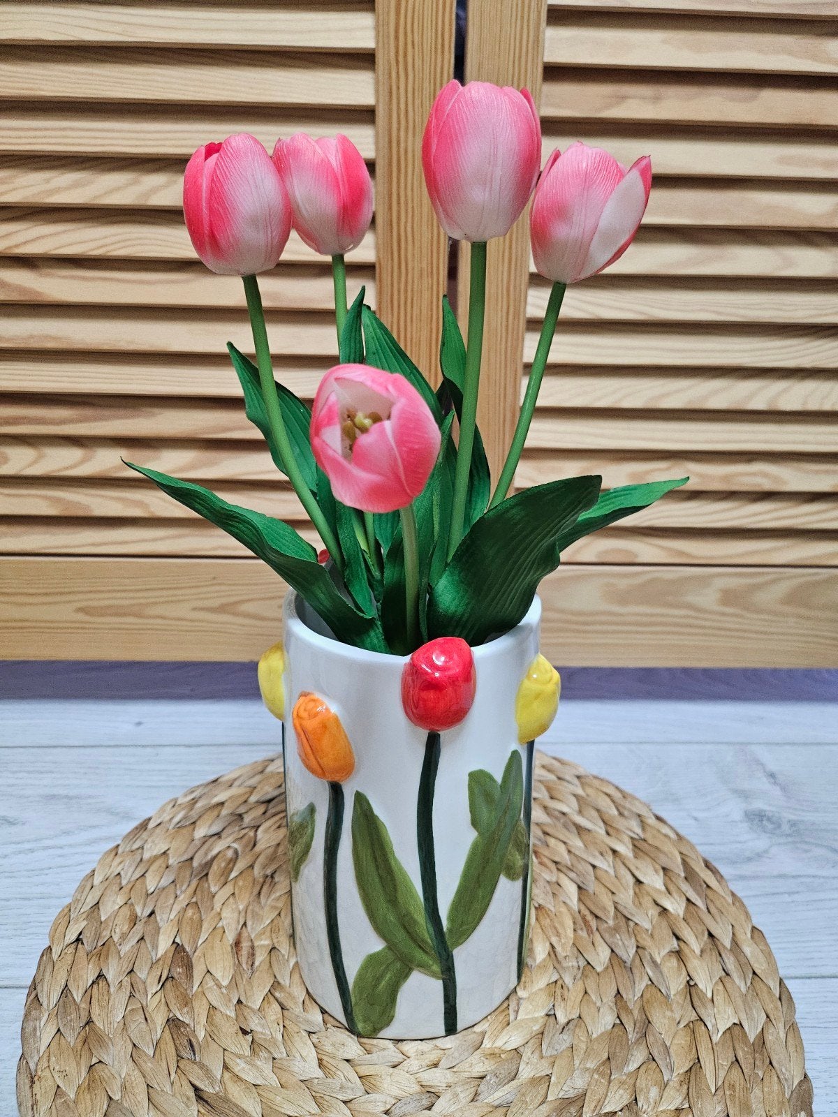 Keramische Tulpenvaas (H20 x D11) met 3D Reliëf, Huis en Inrichting, Ophalen, 20 cm