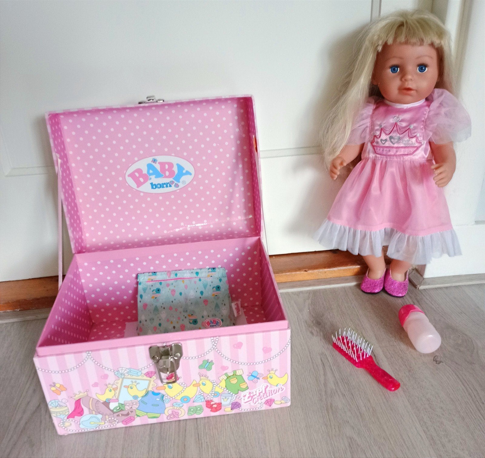 BABY born Grote Zus 43 cm met opbergkist en accessoires, Ophalen of Verzenden, Gebruikt, Babypop