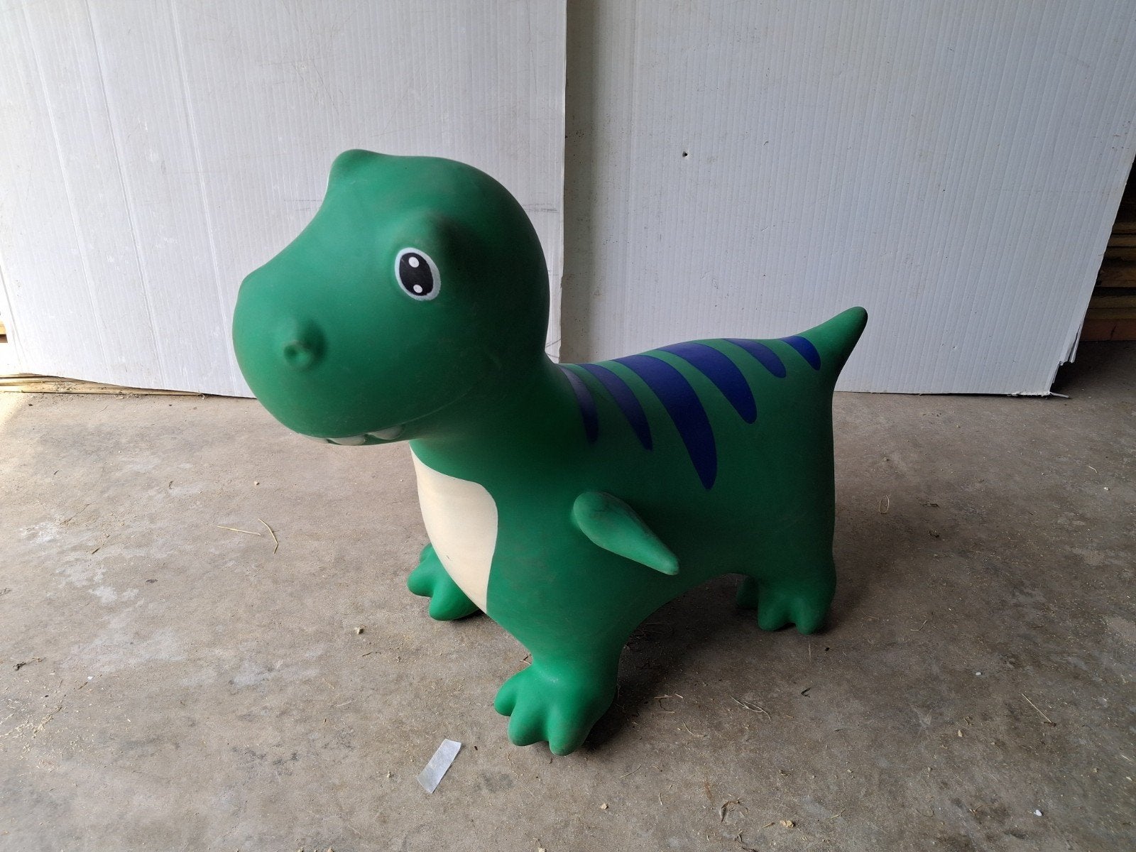 Skippy spring dino, Ophalen of Verzenden, Steen, Aardewerk of Keramiek, Dier