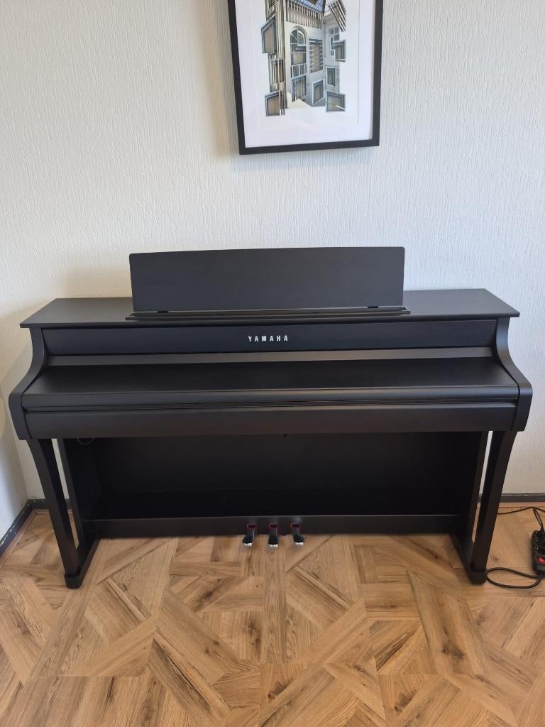 Yamaha Clavinova CLP-845B – like new – original box included, Ophalen, Zwart, Digitaal, Zo goed als nieuw