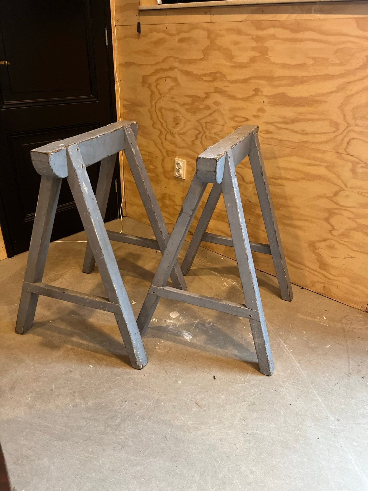 Oude decoratieve schragen, blauw geschilderd, Ophalen