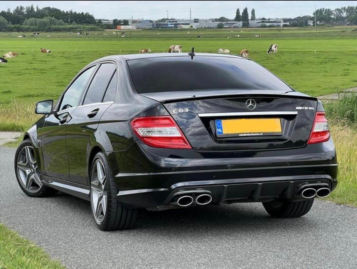 Foto 3 van Mercedes C63 AMG 6.2 V8 457PK – Te Huur - Auto Verhuur