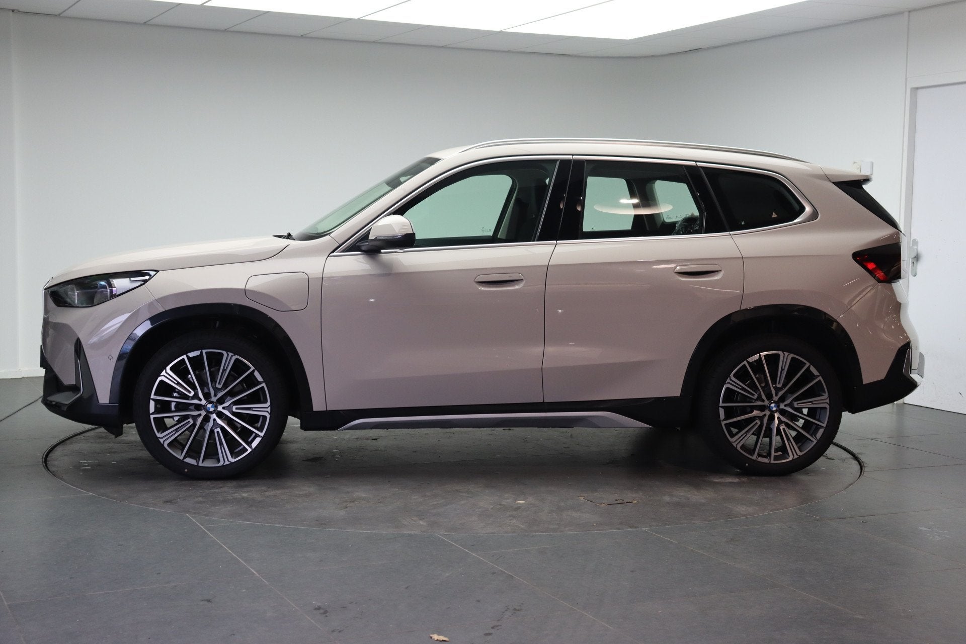 BMW X1 xDrive25e xLine Automaat / Trekhaak / Sportstoelen /, Auto's, Lederen bekleding, 136 pk, Met garantie (alle), Bedrijf