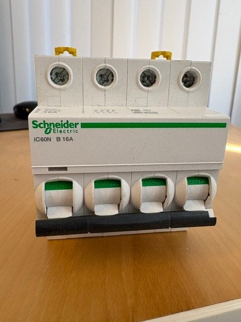 Schneider | Installatieautomaat ic60n 4p b16 - A9F78416, Ophalen of Verzenden, Nieuw, Schneider Electric, Installatieautomaat