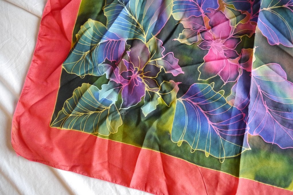 Grote zijden sjaal bloemen met rode rand, Kleding | Dames, Mutsen, Sjaals en Handschoenen, Ophalen of Verzenden, Zo goed als nieuw
