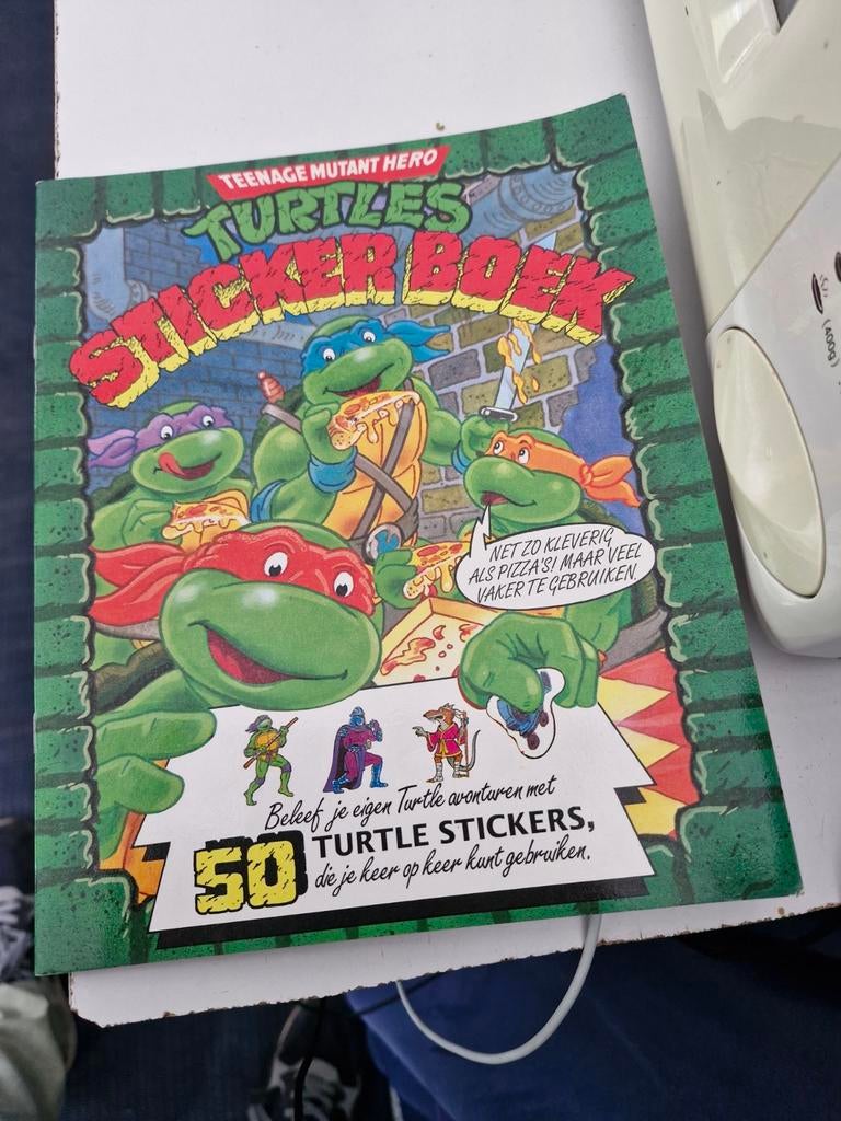 Teenage Mutant Hero Turtles Sticker Boek - Zeer Goede Staat, Ophalen of Verzenden, Zo goed als nieuw, Stella Paskins, Plaatjesalbum