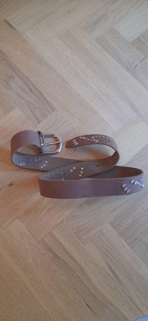 Leren Esprit riem met klinknageltjes 110 cm, Echt leder, Heupriem, Ophalen of Verzenden, Zo goed als nieuw