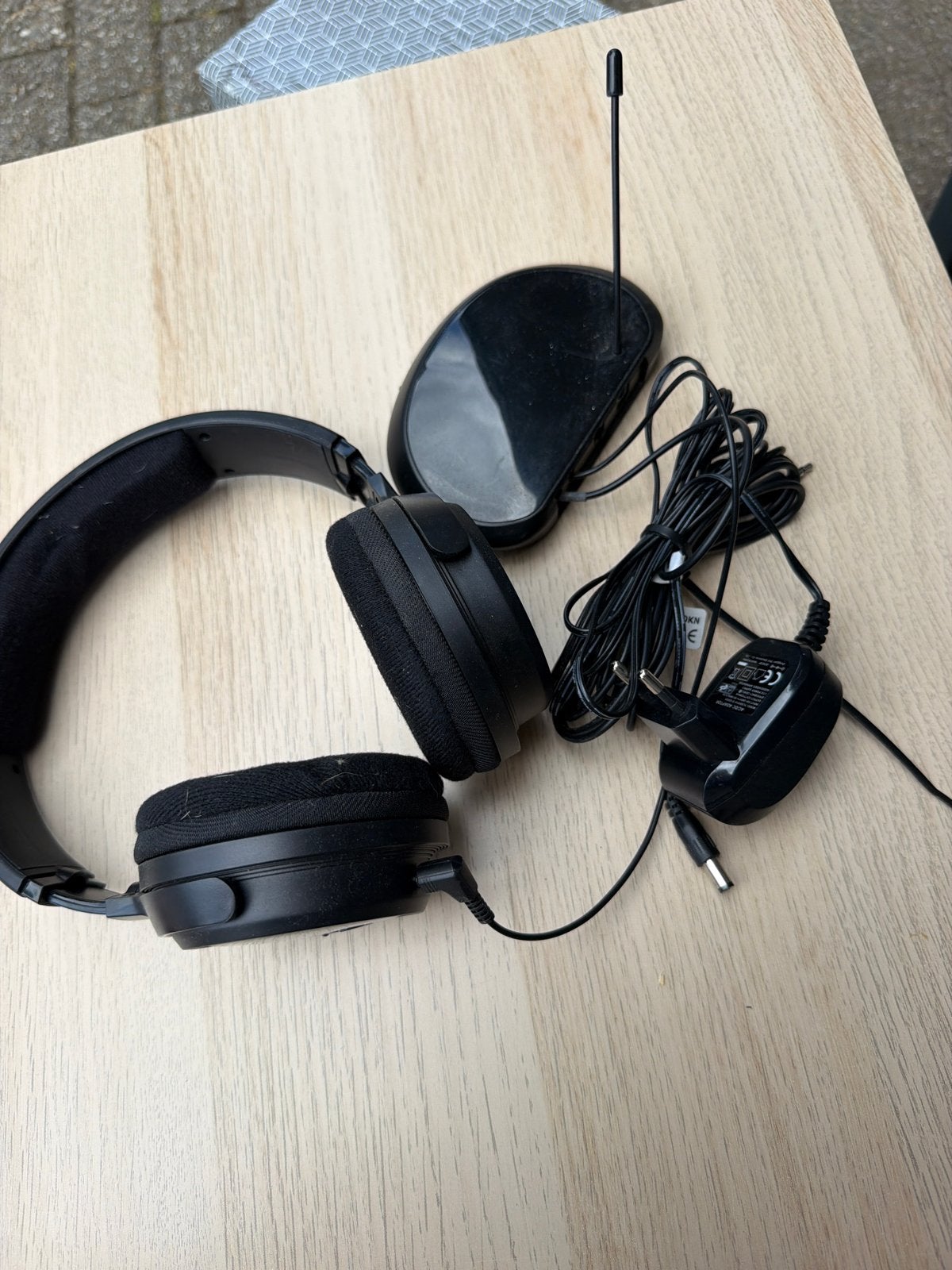 König Draadloze Hoofdtelefoon met Oplaadstation, Overige merken, Gebruikt, Ophalen of Verzenden, Over-ear