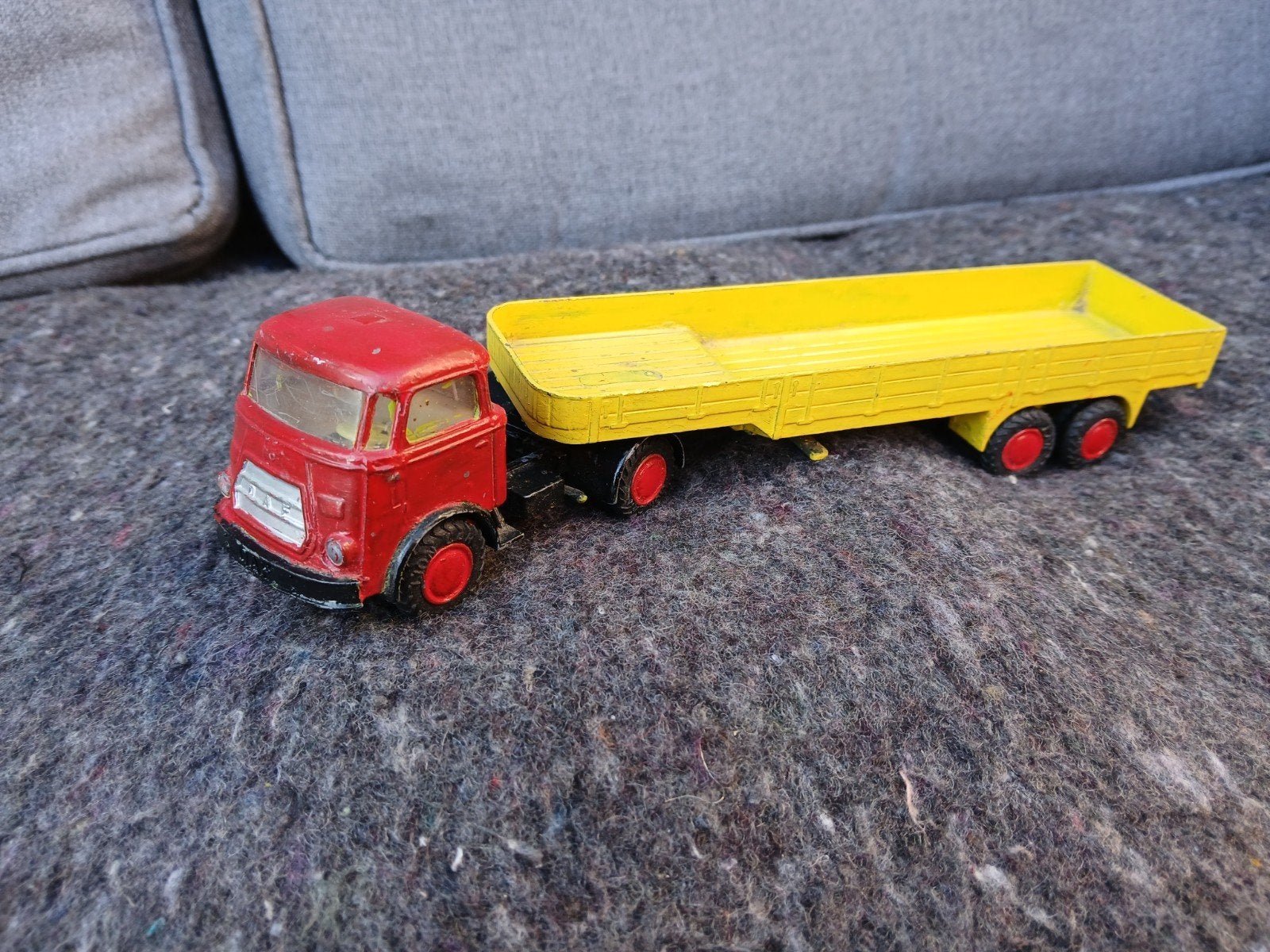 Daf Truck met oplegger Lion Car, Ophalen of Verzenden, Gebruikt, Bus of Vrachtwagen, Lion Toys