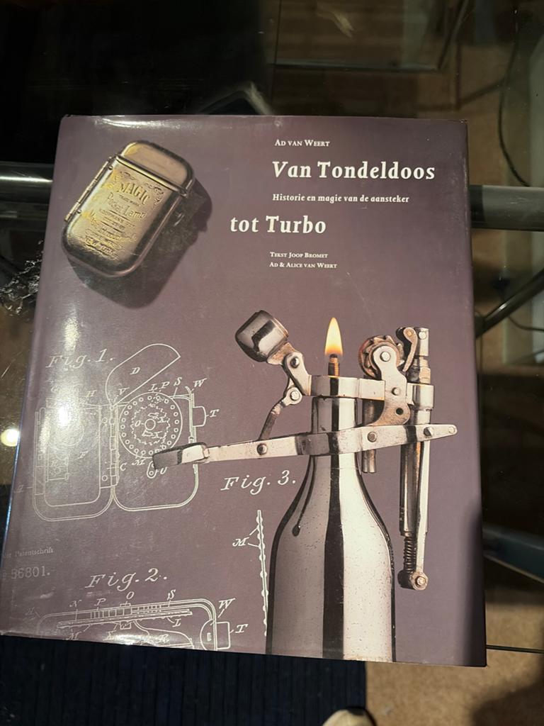 Van Tondeldoos tot Turbo: Historie en magie van de aansteker, Ophalen of Verzenden, Zo goed als nieuw