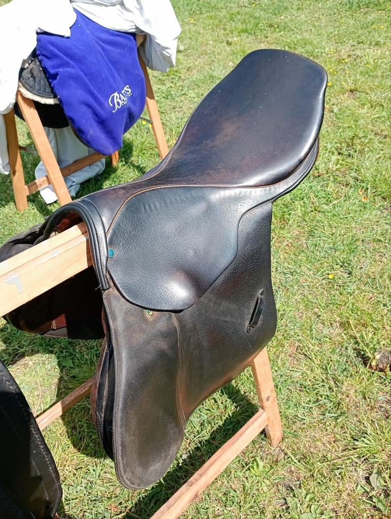 Zadels, ales in een koop 70 euro, Ophalen, Springen