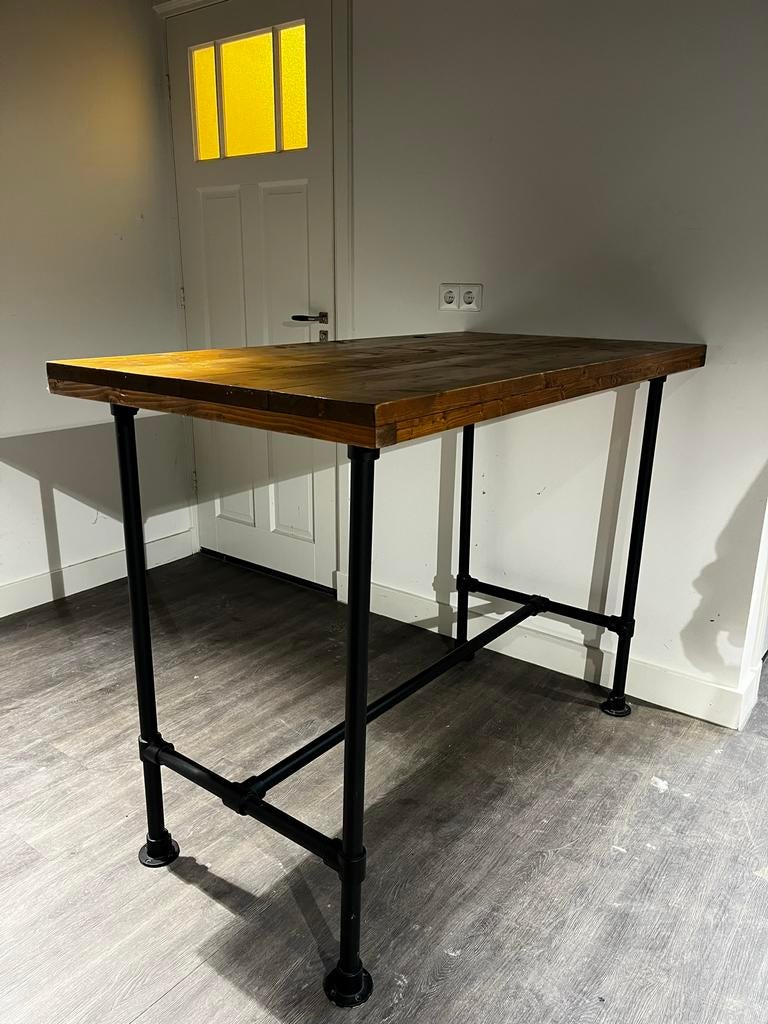 Industriële bartafel met houten blad zwart metalen onderstel, Huis en Inrichting, Tafels | Statafels, Ophalen, Gebruikt