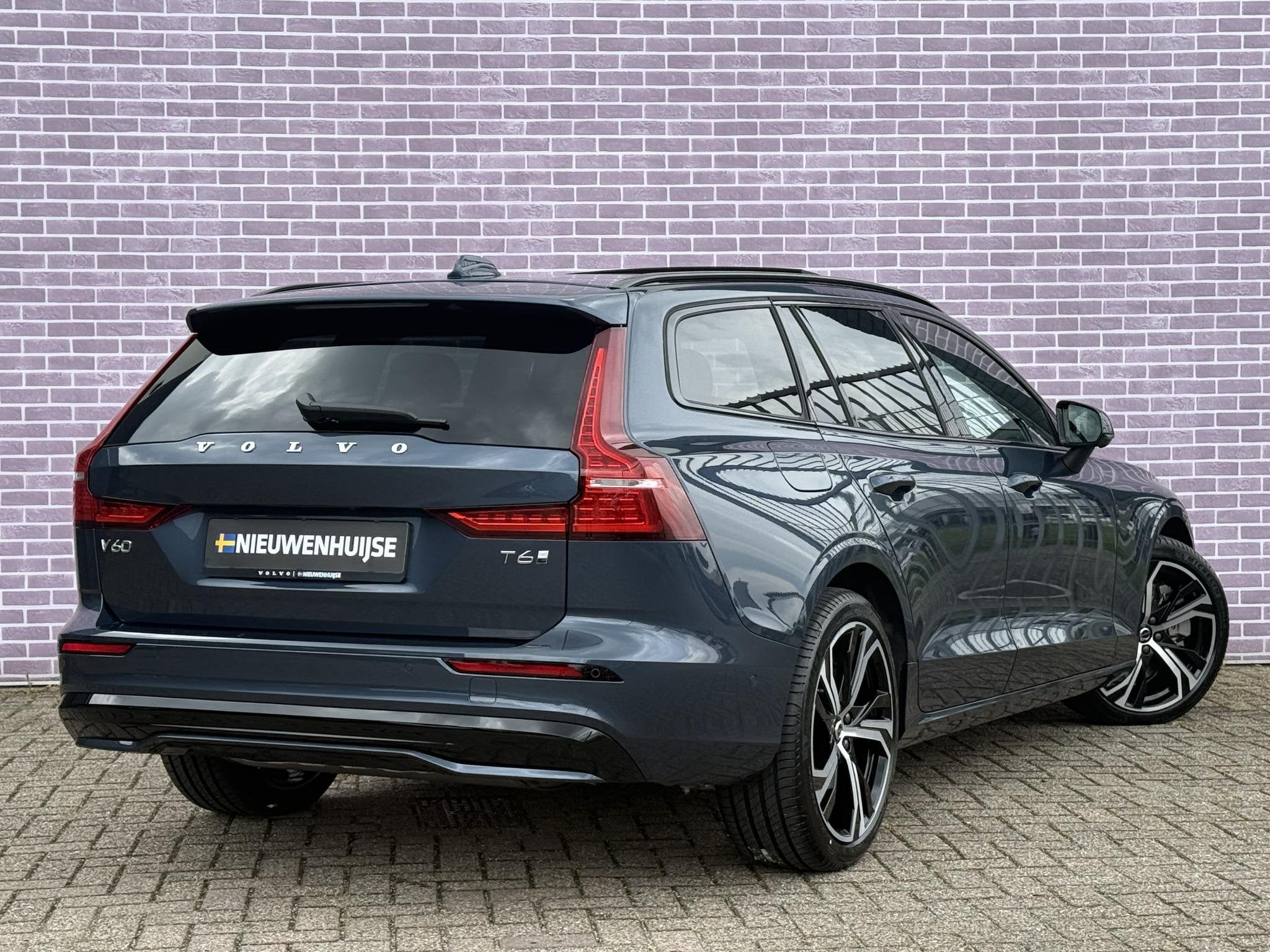 Volvo V60 2.0 T6 Plug-in hybrid AWD Ultra Dark | Panoramadak, Auto's, 12 maanden, Stof, Euro 6, 4 cilinders