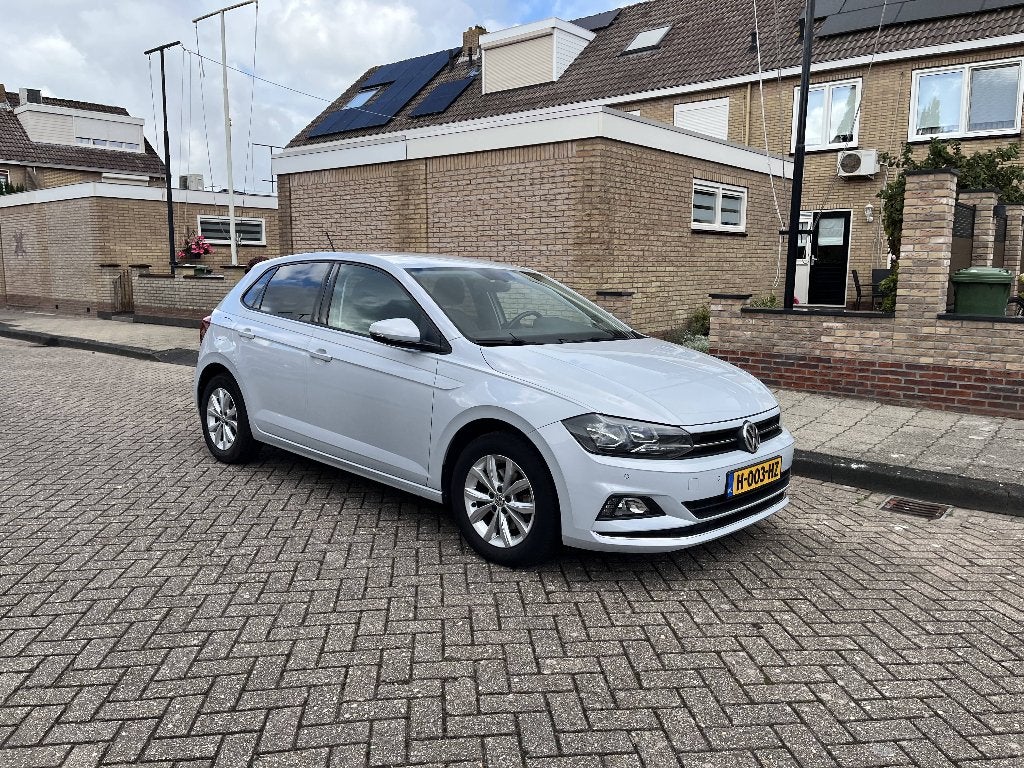 Volkswagen Polo 1.0 TSI Highline 116PK White Silver Metallic, Auto's, Voorwielaandrijving, Dealer onderhouden, Stof, Zwart