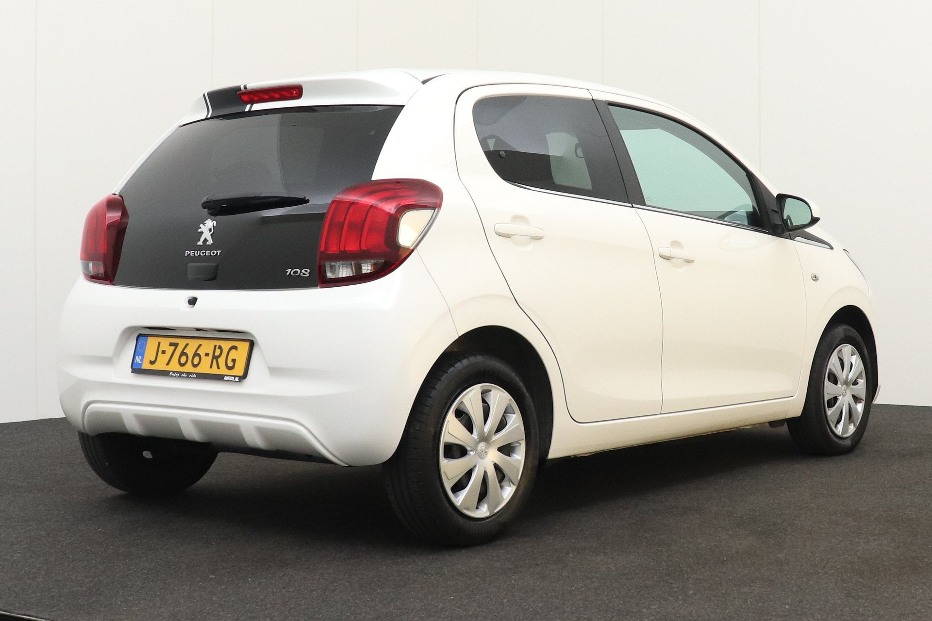 Peugeot 108 1.0 73 PK e-VTi Sport Camera Carplay LED, Auto's, Peugeot, Voorwielaandrijving, Stof, Gebruikt, 4 stoelen
