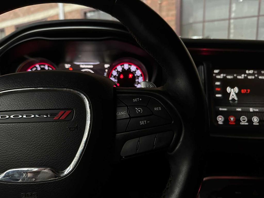 Dodge Challenger SXT 3.6 V6 305pk 2017, Auto's, Automaat, Gebruikt, Cabriolet, Bedrijf