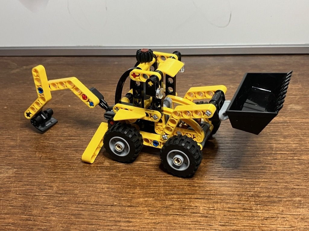 Foto 3 van Lego Technic Set 42197 - Backhoe Loader