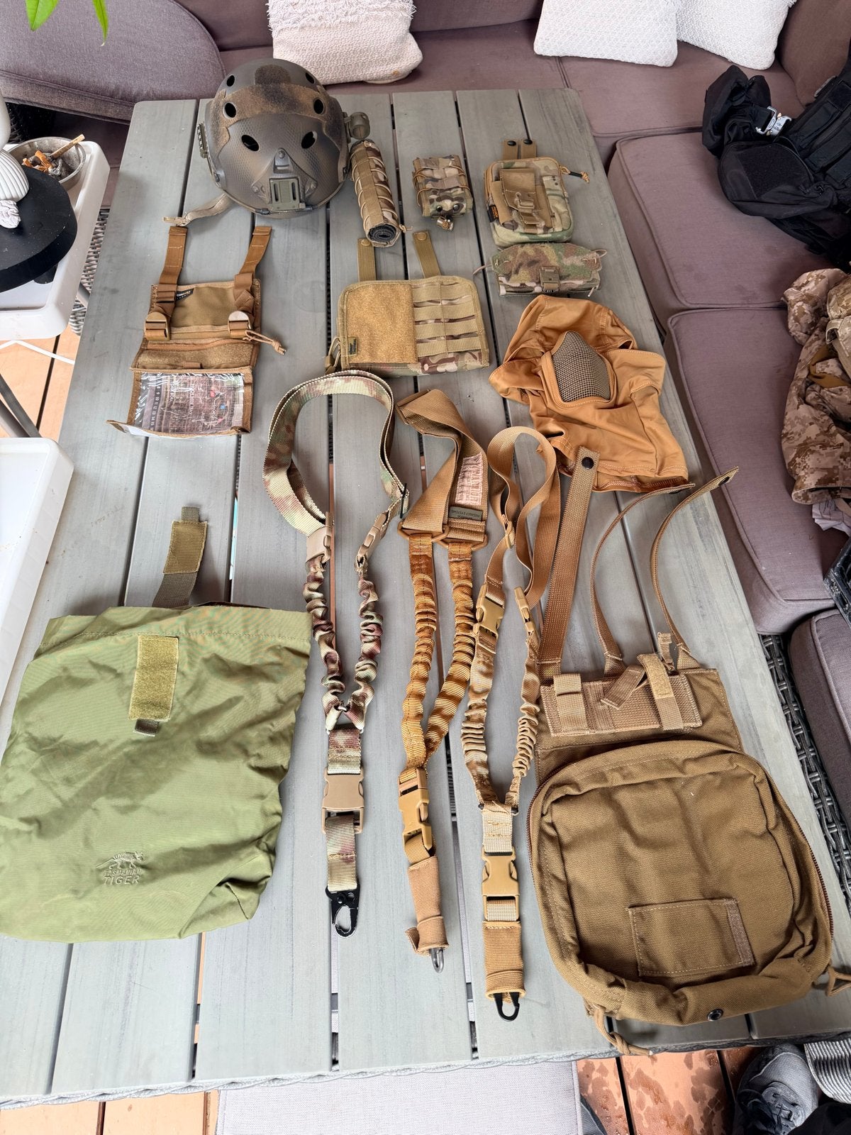 Hele partij pouches, tasjes slings helm etc., Verzenden, Overige soorten, Overige gebieden, Overige typen