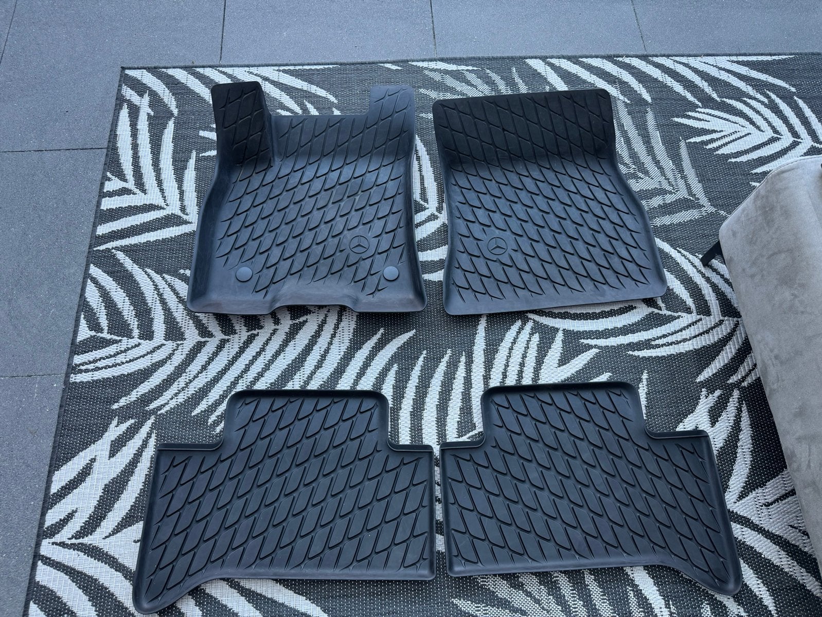 Originele Mercedes EQA 250 rubber mattenset.  ), Auto diversen, Automatten, Zo goed als nieuw, Ophalen of Verzenden