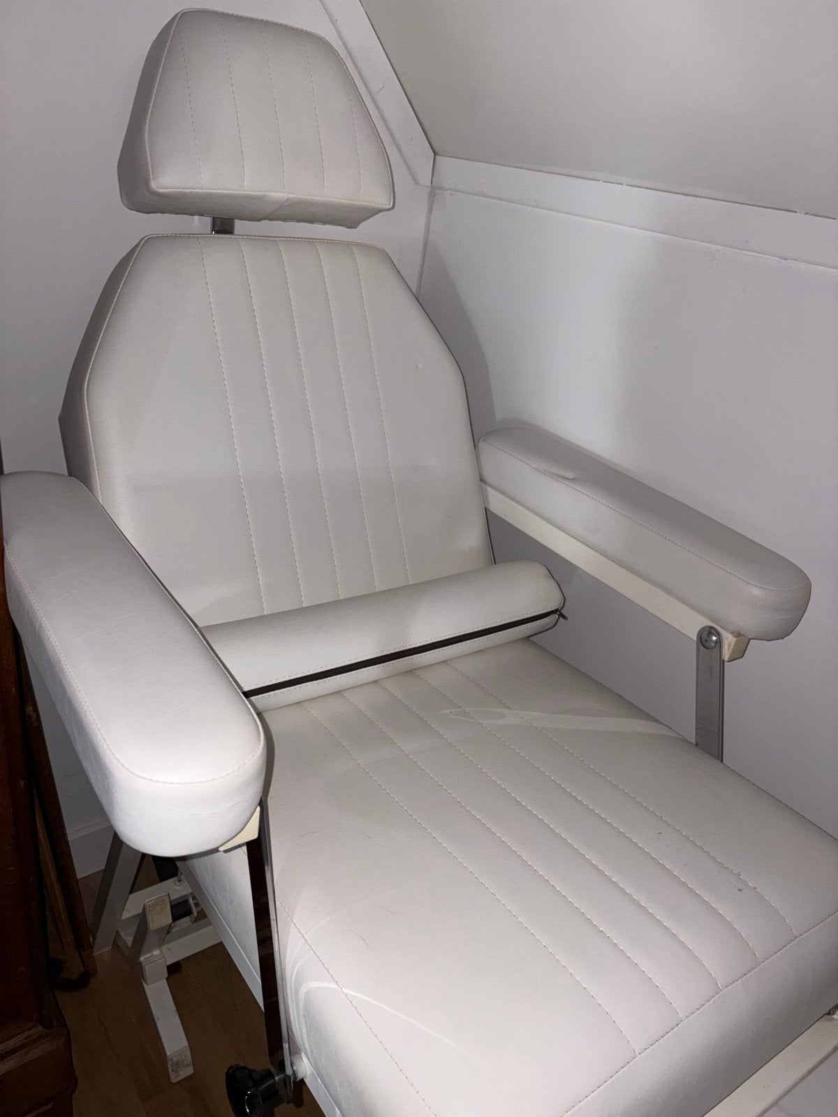 Witte behandelstoel in nette staat, Huis en Inrichting, Stoelen, Gebruikt, Eén, Kunststof, Wit, Ophalen