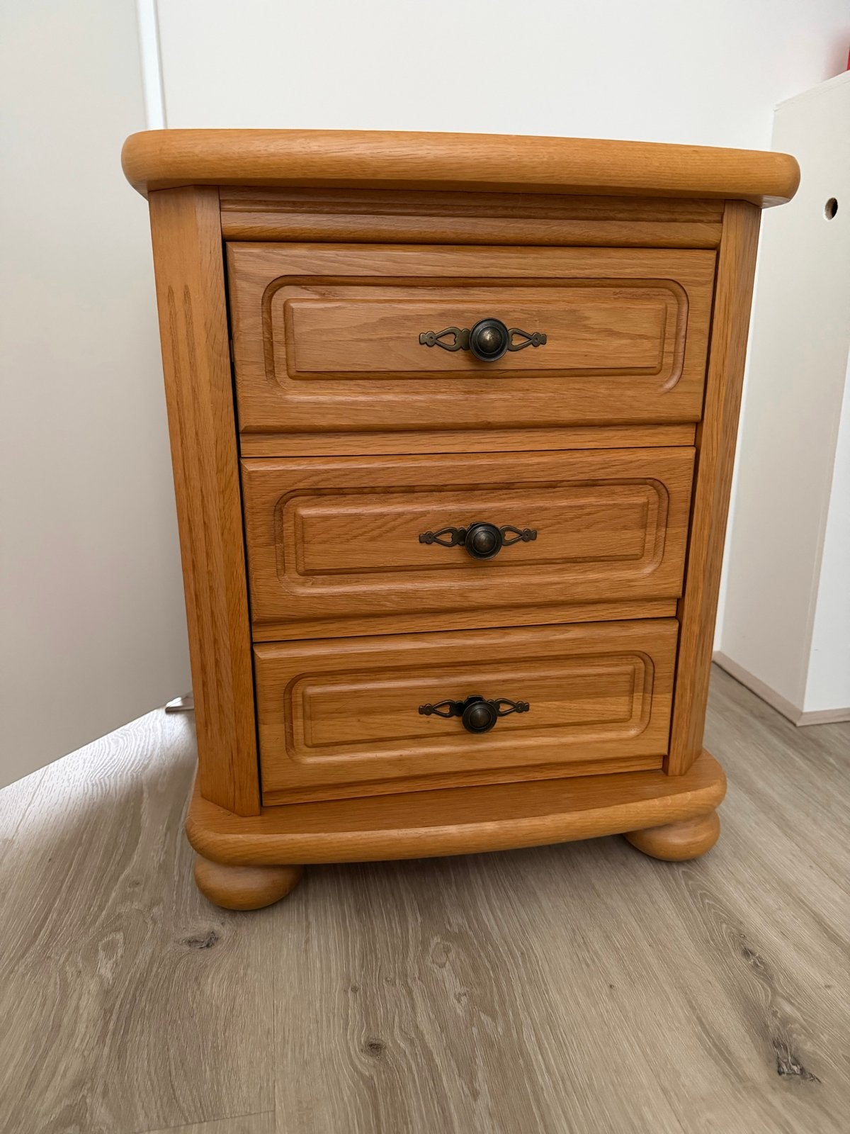 Massief eikenhouten nachtkastje, Ophalen, Gebruikt, Minder dan 45 cm, 55 tot 70 cm