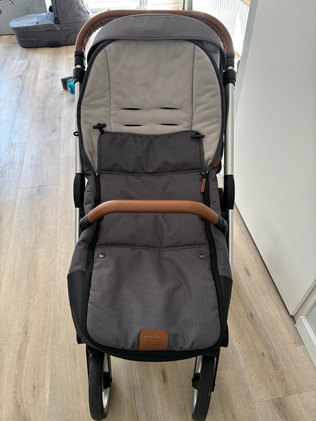 Mutsy Nio Kinderwagen & Reiswieg Set, Ophalen, Zo goed als nieuw, Combiwagen, Mutsy
