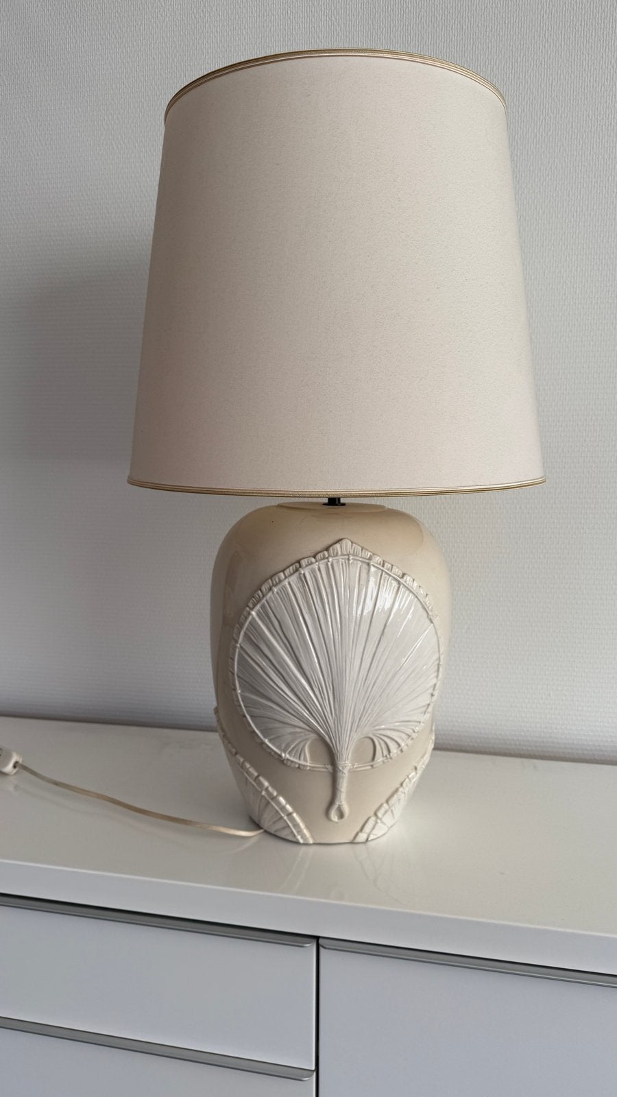 Art deco Tafellamp met Schelpenmotief - Crème/Wit, Art deco, Keramiek, Wit, Zo goed als nieuw