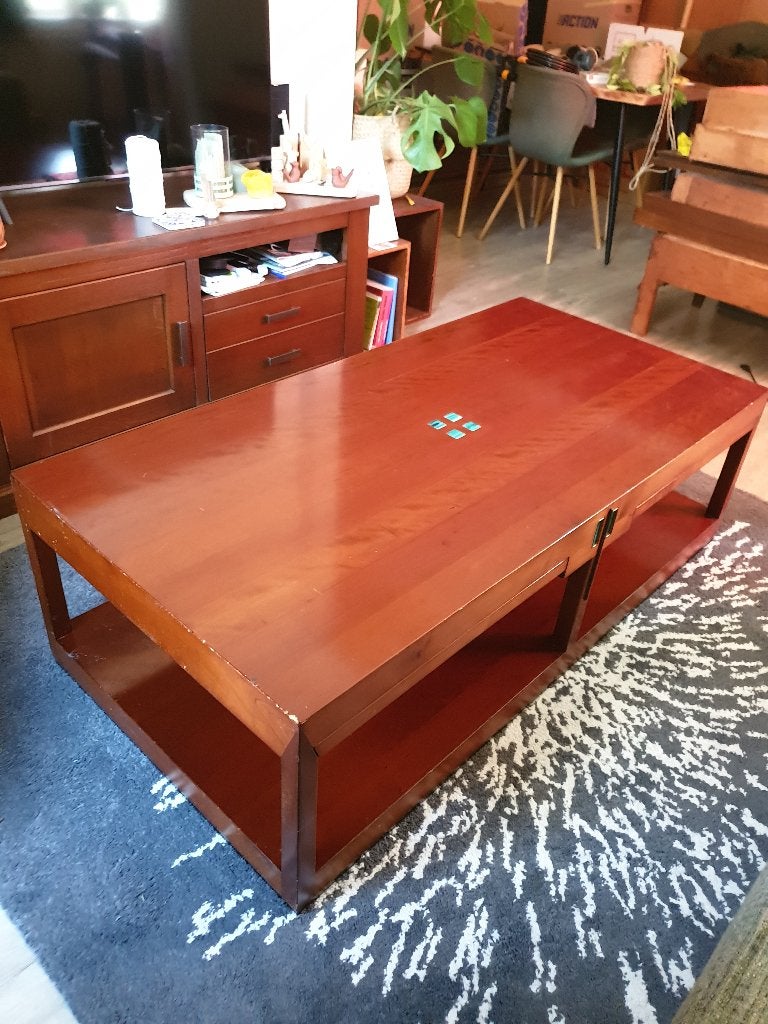 Massieve salontafel met turquoise inleg, Ophalen, Gebruikt, 100 tot 150 cm, 50 tot 100 cm