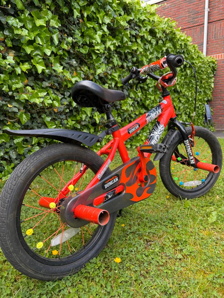 Stoere rode kinderfiets Cross Duncan 16 inch, Fietsen en Brommers, Ophalen, Zo goed als nieuw, Terugtraprem, 16 tot 20 inch