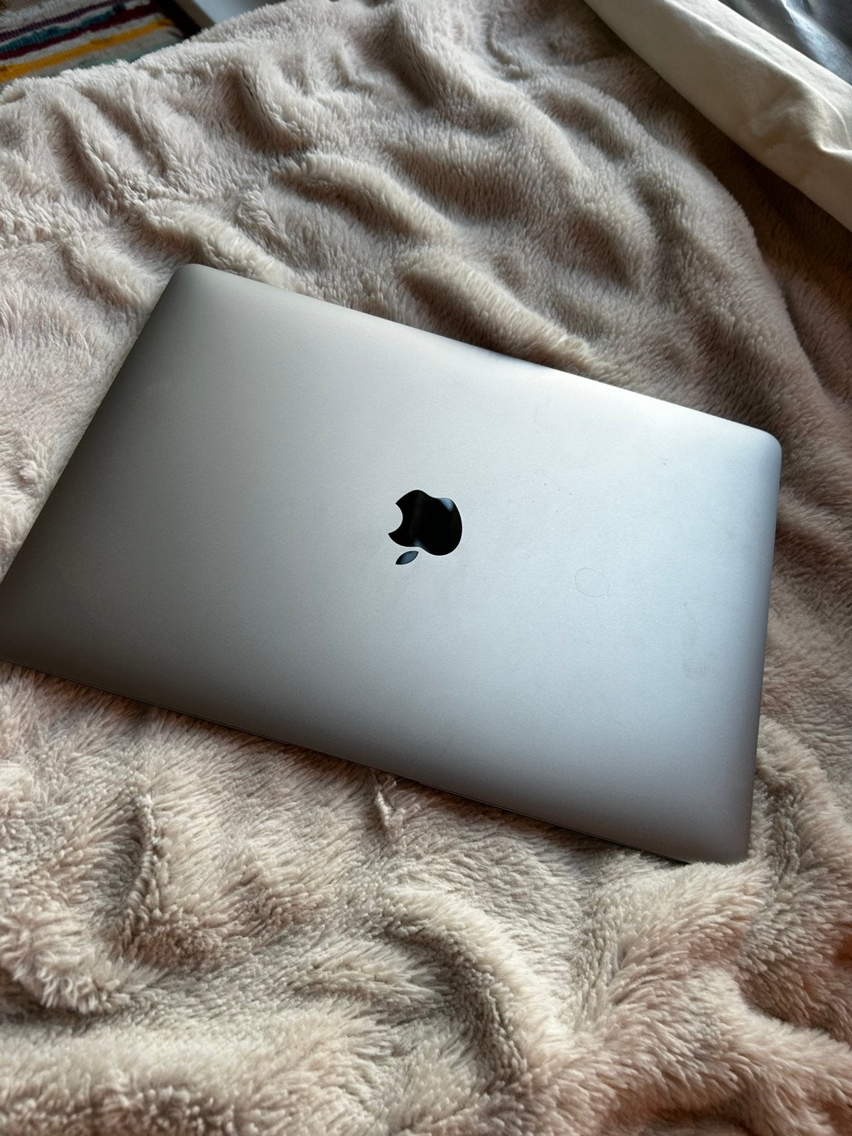 Foto 2 van MacBook Air 13 inch 2020 | i3 | 8GB RAM | 256GB SSD |