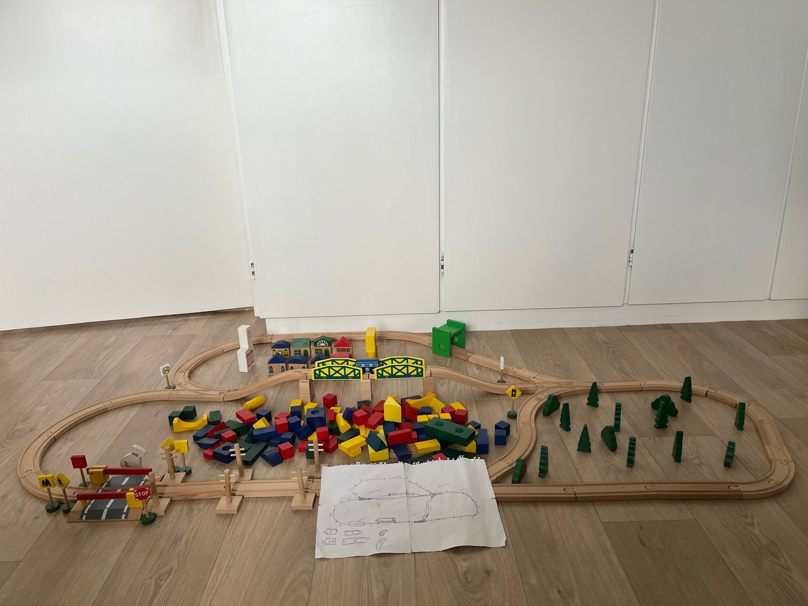 Houten treinbaan uitbreidingsset met accessoires, Kinderen en Baby's, Speelgoed | Houten speelgoed, Gebruikt, Overige typen, Ophalen of Verzenden
