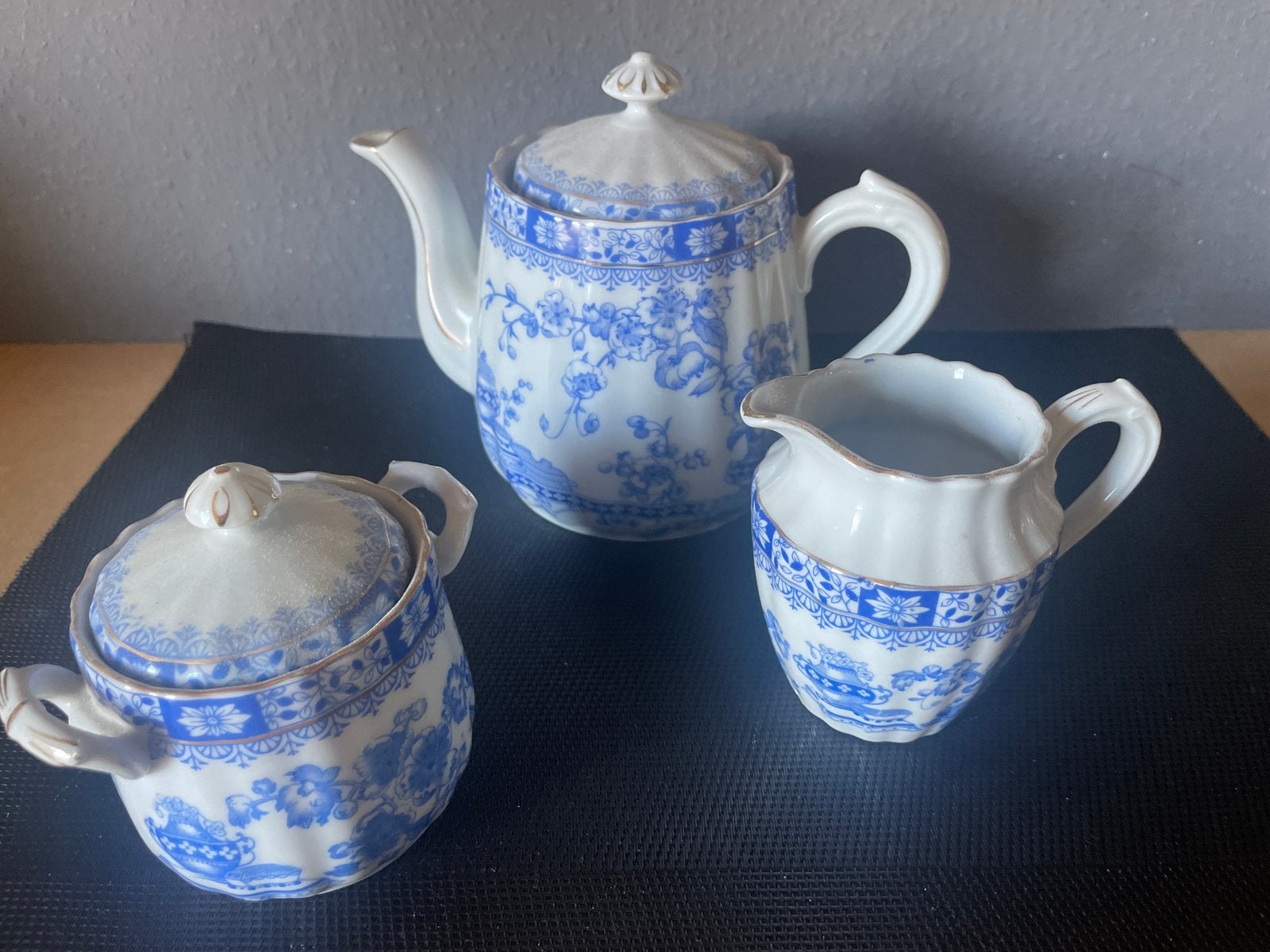 Antiek theeservies: theepot, suikerpot, melkkan (blauw/wit), Antiek en Kunst, Ophalen