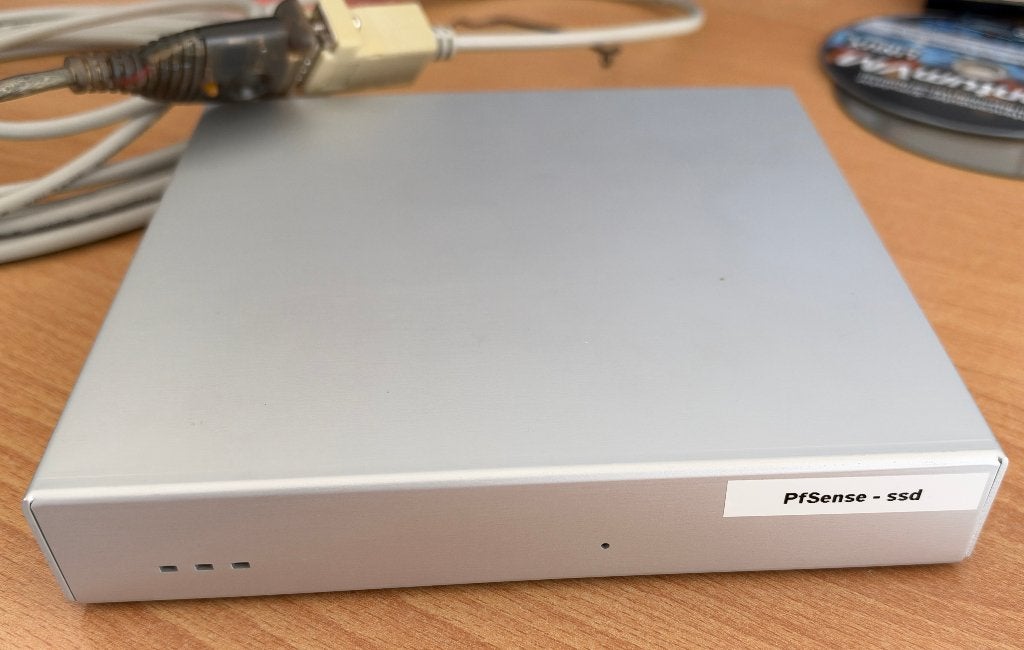 PfSense 2.9.0 (headless) firewall, Ophalen of Verzenden, Zo goed als nieuw, Router