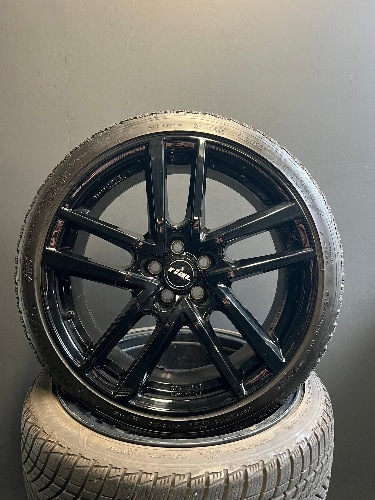 18 inch Audi A1/VW polo/Seat Ibiza velgen met winterbanden, Auto-onderdelen, Ophalen, 18 inch, 215 mm, Banden en Velgen