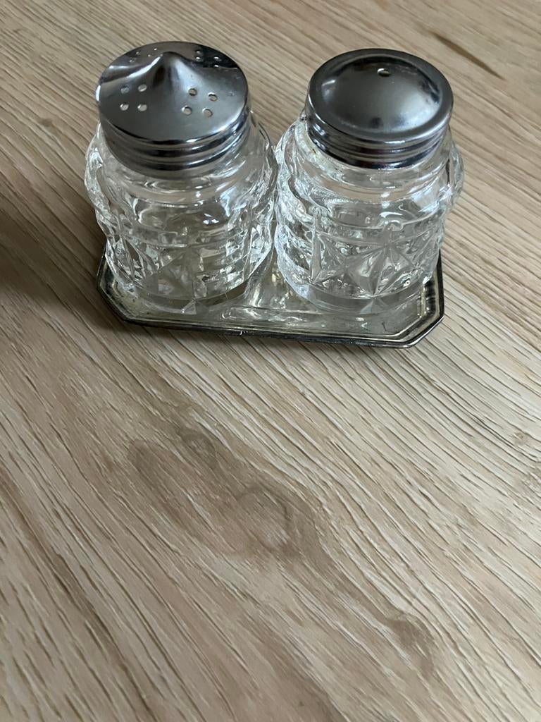 Peper zout stelletje met verzilverd onderplaatje, Antiek en Kunst, Antiek | Goud en Zilver, Ophalen of Verzenden, Zilver
