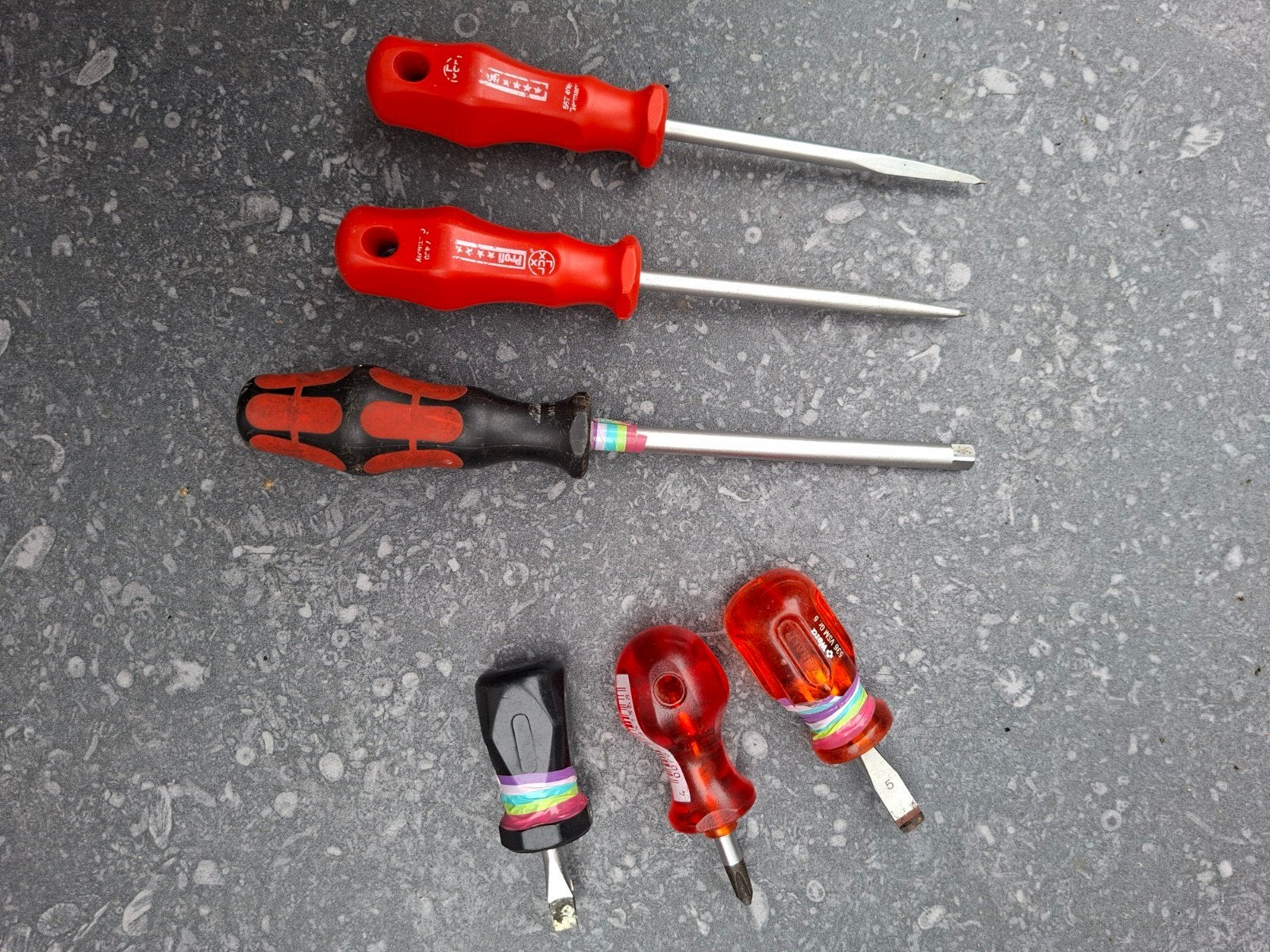 2x priem en setje mini schroevendraaiers., Doe-het-zelf en Verbouw, Ophalen of Verzenden, Gebruikt, Schroevendraaier, Overige merken