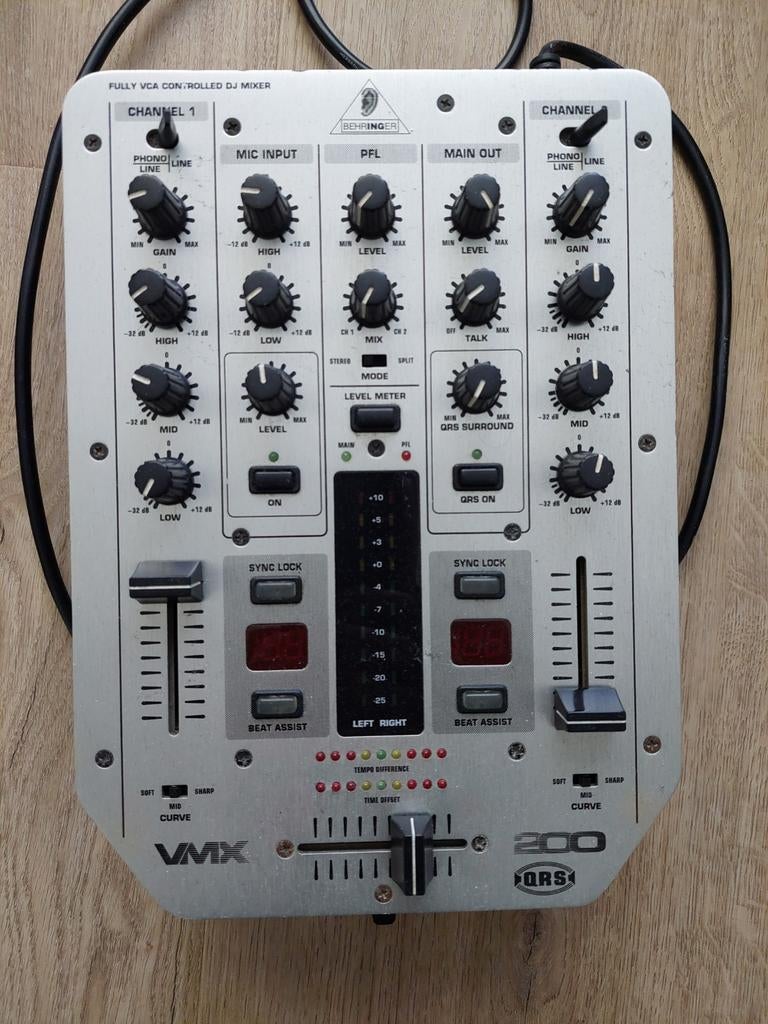 Mengpaneel Behringer VMX-200, werking is prima., Muziek en Instrumenten, Mengpanelen, Ophalen, Zo goed als nieuw, Minder dan 5 kanalen