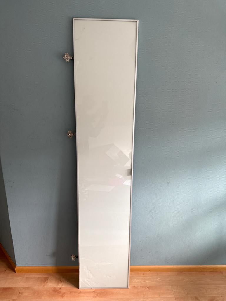 Witte kastdeur met scharnieren voor smalle ikea billy kast, Huis en Inrichting, Kasten | Kledingkasten, Ophalen, Overige materialen