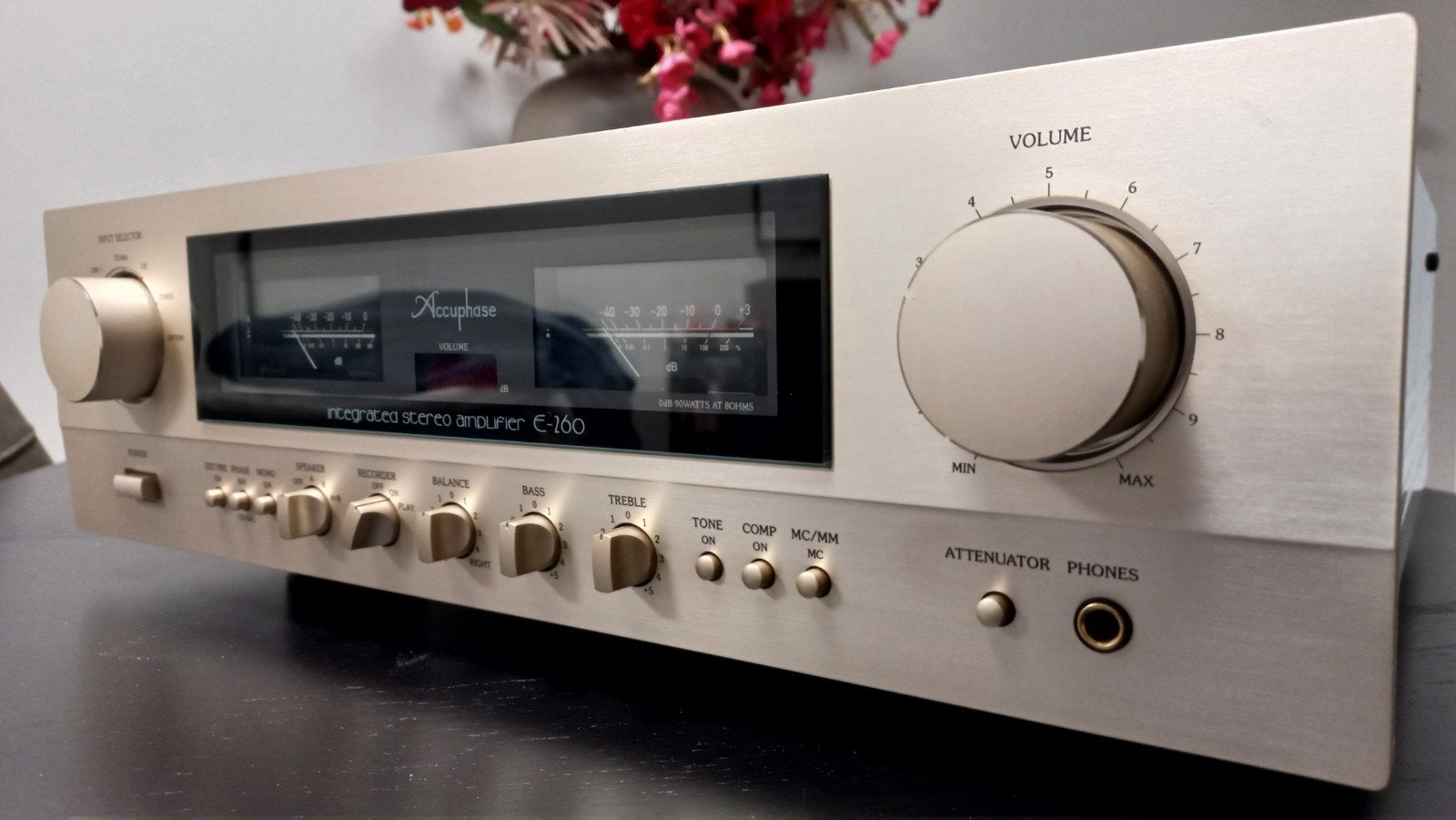 Accuphase E-260 versterker met Dac 40, Zo goed als nieuw, 60 tot 120 watt, Stereo, Ophalen